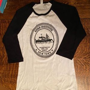 Size M NWOT Webb Institute baseball sleeve ringer T shirt